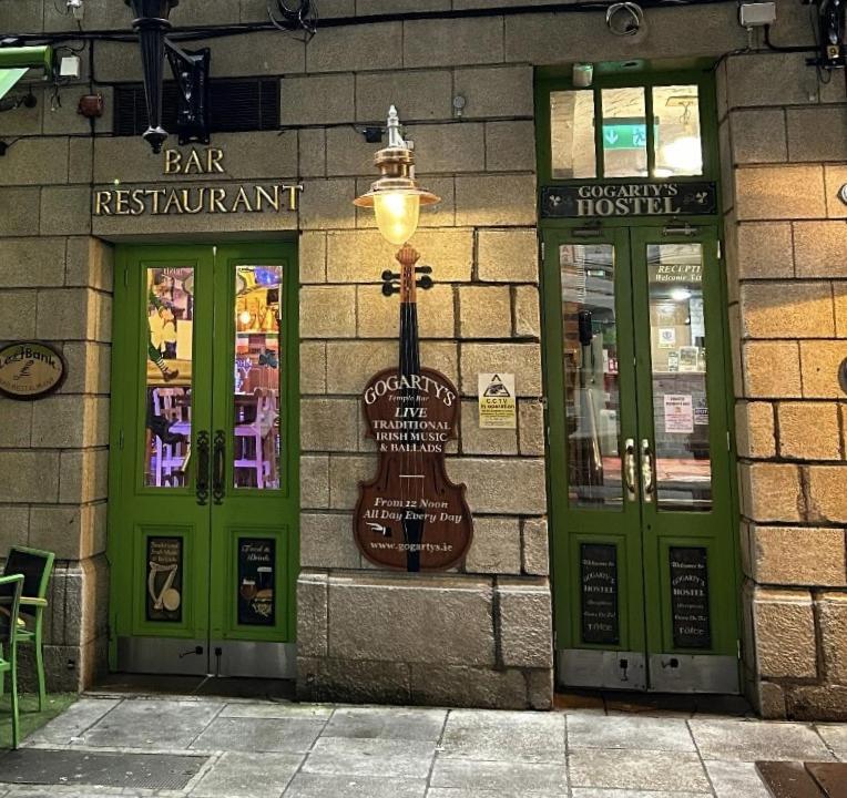 Gogartys Temple Bar Hostel Dublin Exterior foto