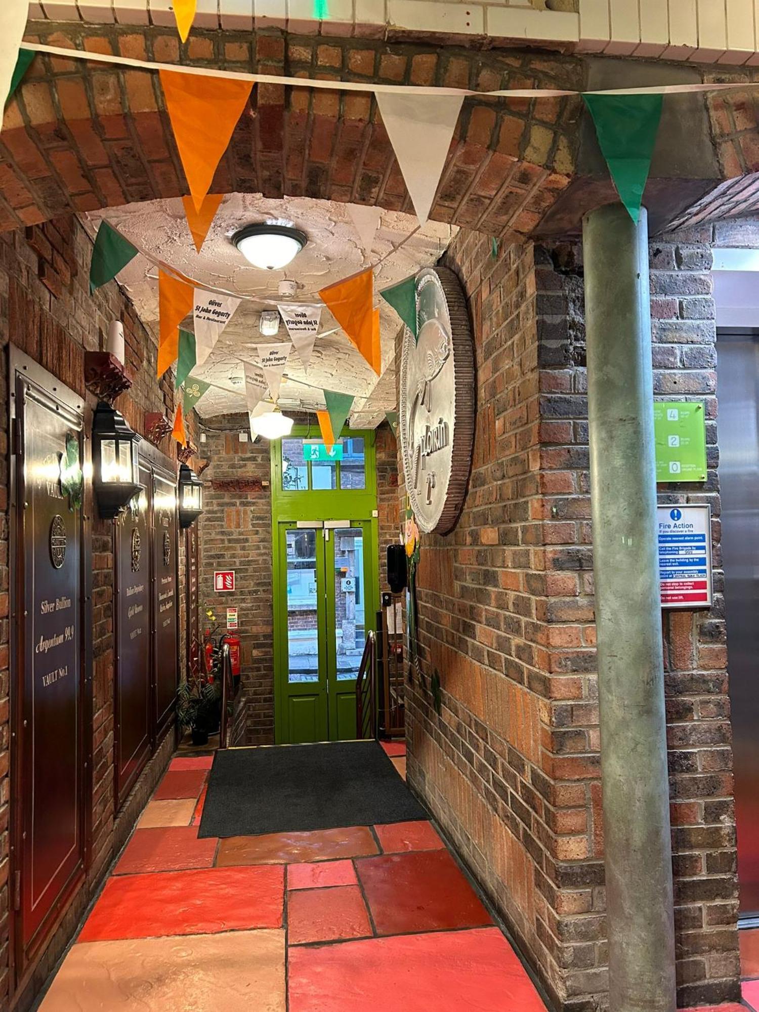 Gogartys Temple Bar Hostel Dublin Exterior foto